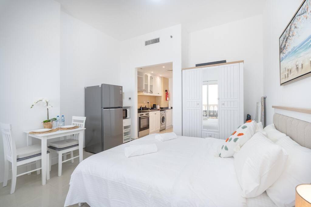 Apartment Serene & Sea View & Brand New Listing *
