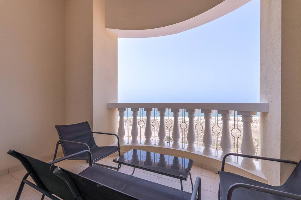 Serene & Sea View & Brand New Listing Apartment