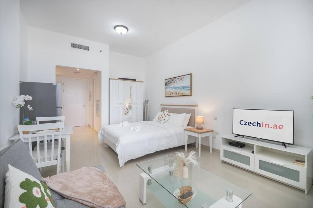Serene & Sea View & Brand New Listing Apartment *